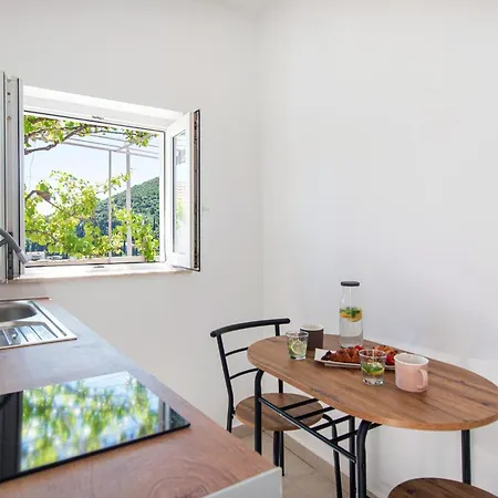 Niko Apartment