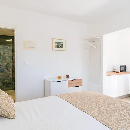 Niko Apartment *